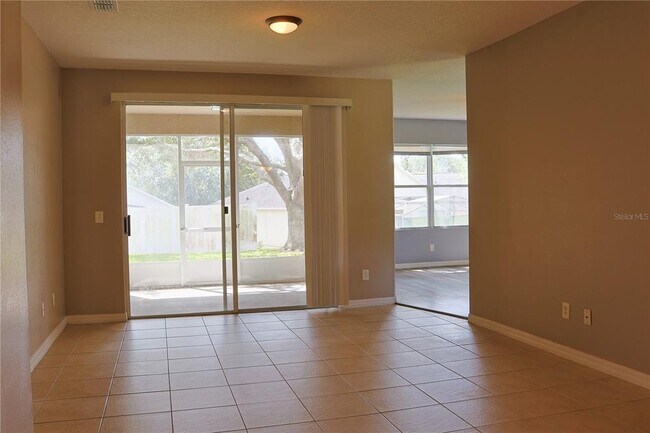 Building Photo - 558 Knollwood Dr