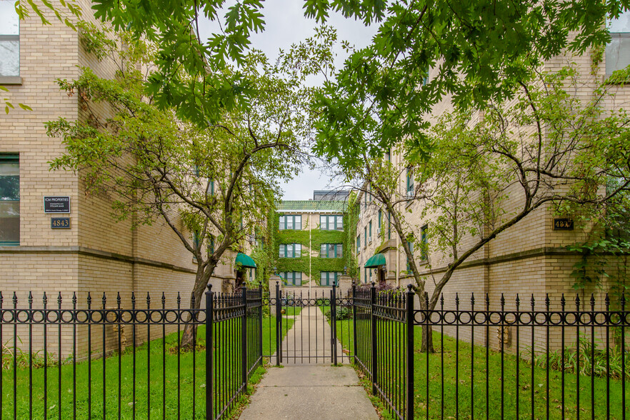 Building Photo - 4837 N Wolcott Ave