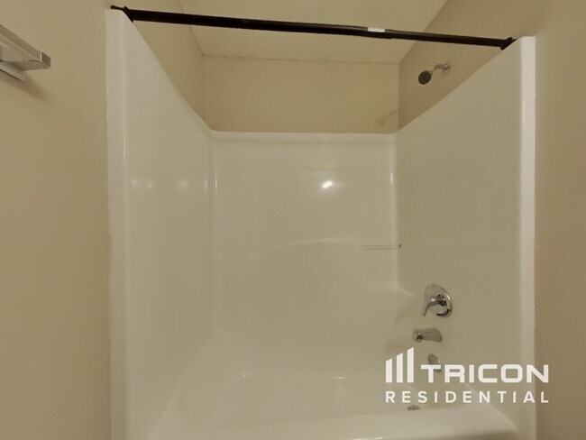 Building Photo - 581 Meadow Spring Dr