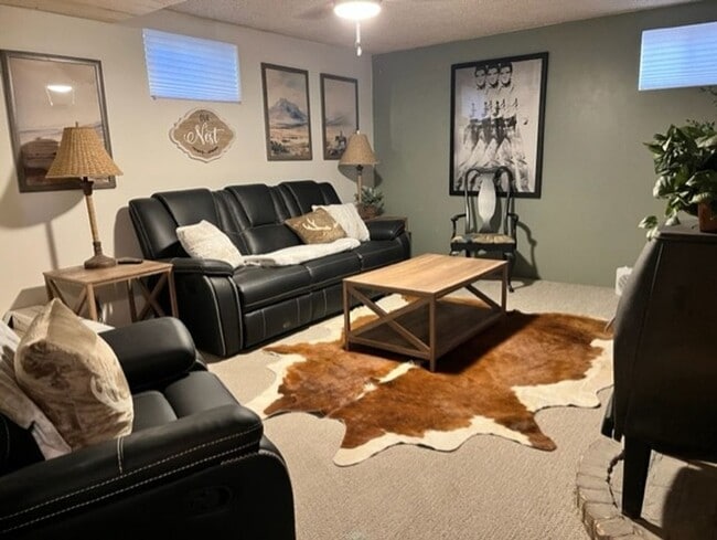 Building Photo - Single Family Home close to SUU