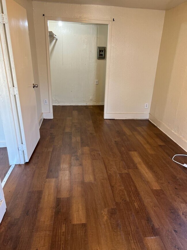 Building Photo - 1 Bed 1 Bath House