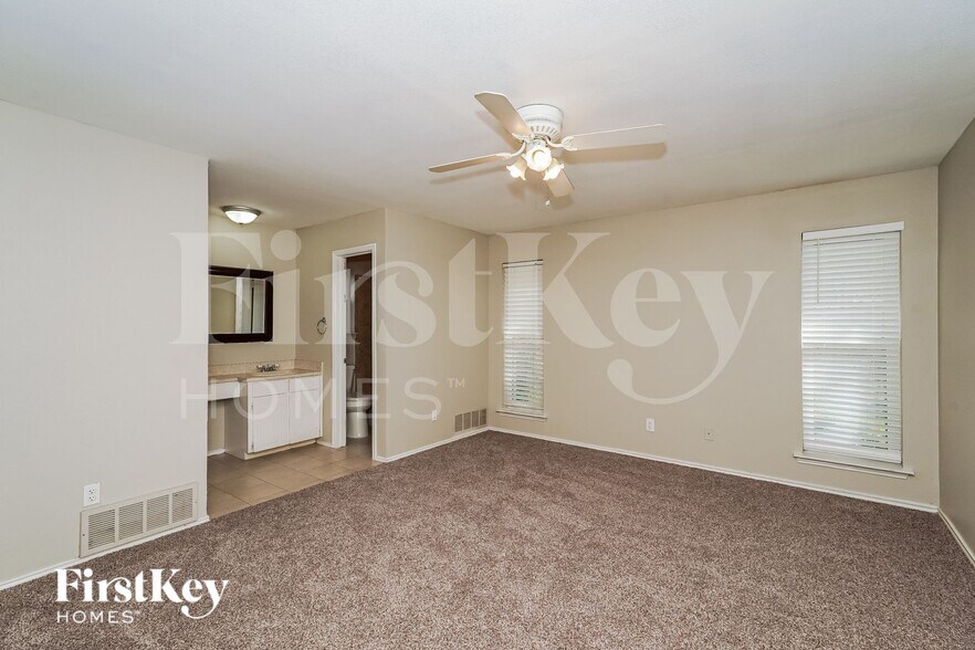 Building Photo - 6104 Skylark Ln