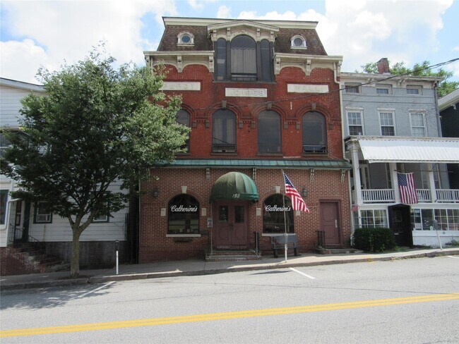 Primary Photo - 153 W Main St