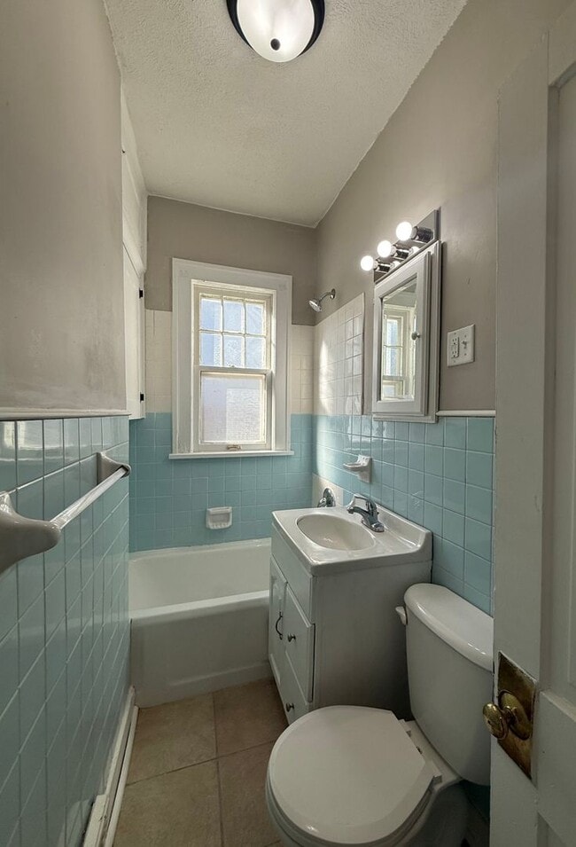 Building Photo - Charming 2 Bedroom Home with Garage on Corner Lot