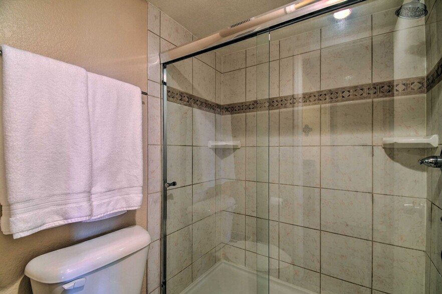 Building Photo - 4850 E Desert Cove Ave