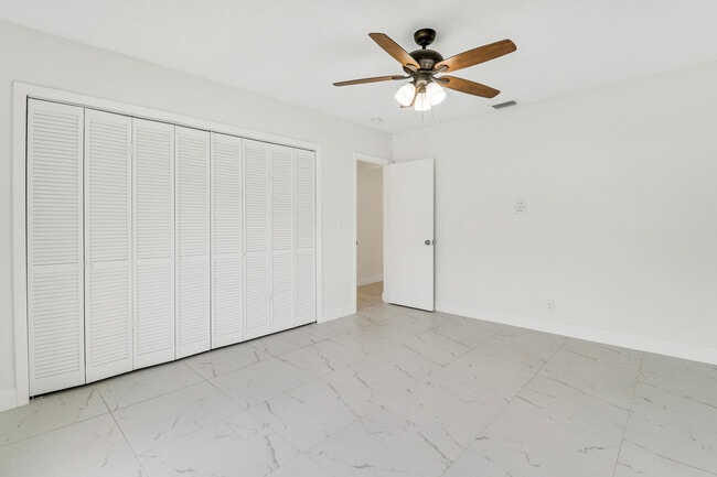 Building Photo - 100 SW 15th Ct