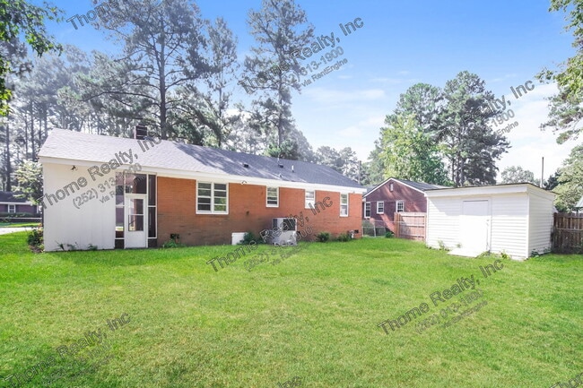 Building Photo - 920 Cedarbrook Dr