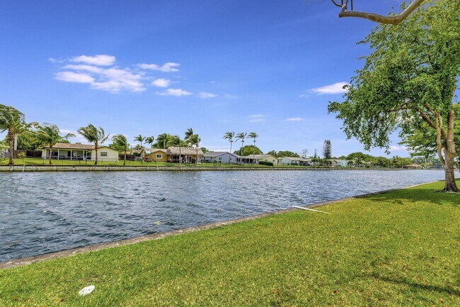 Building Photo - 9300 Lime Bay Blvd