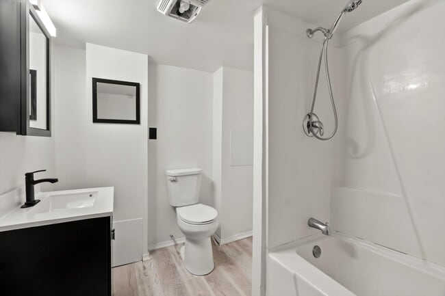 Building Photo - 5239 S Rutherford Ave