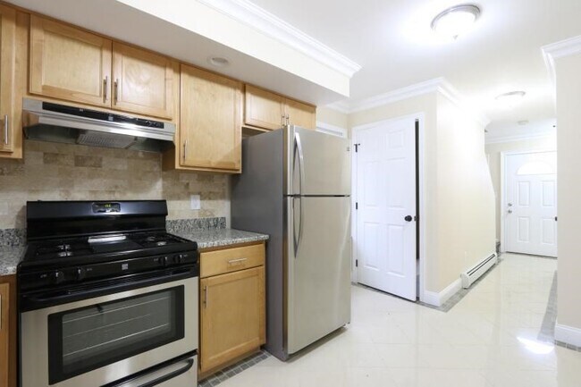 Building Photo - 6 Guild St