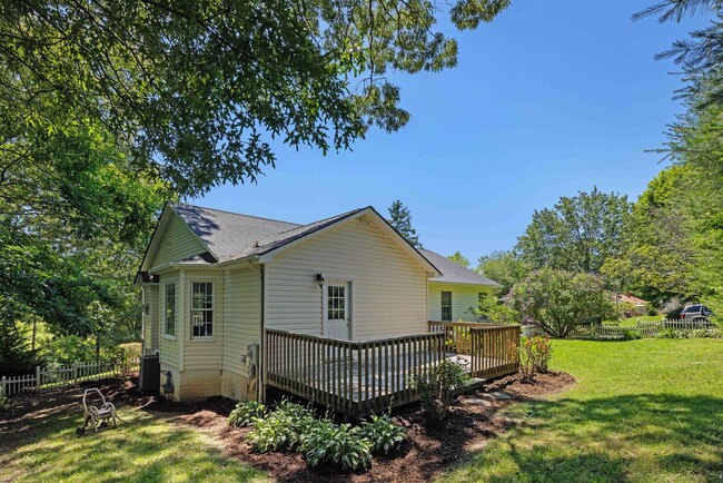 Building Photo - Great Home in Haw Creek!