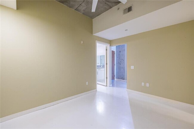 Building Photo - 335 W Ponce de Leon Ave