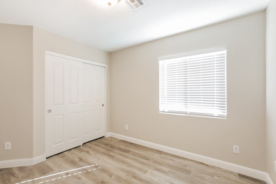 Building Photo - 9775 Pan Falls St