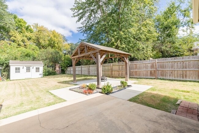 Building Photo - 2912 Felix Ave
