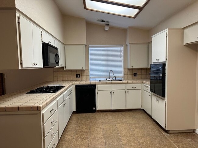 Building Photo - 1340 W Jean Ave