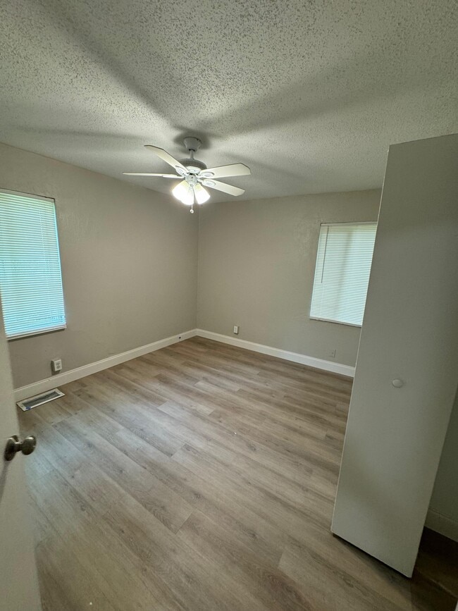 Building Photo - 601 Vera St