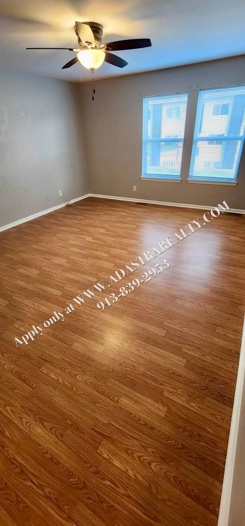 Building Photo - 2 Bed 1.5 Bath Townhome in Bonner Springs-...