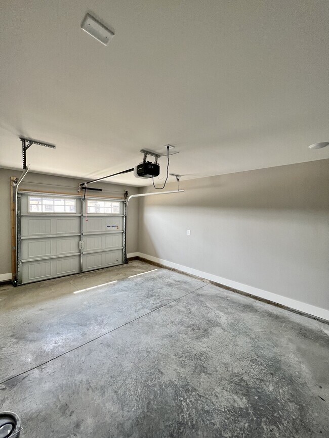 Building Photo - 710 Hollie Way