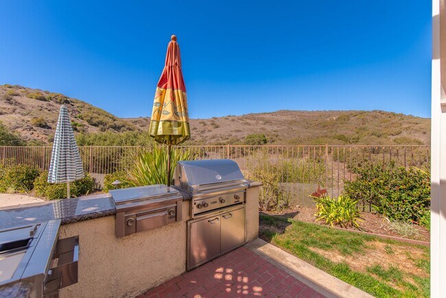 Building Photo - 2663 Yellowwood Dr