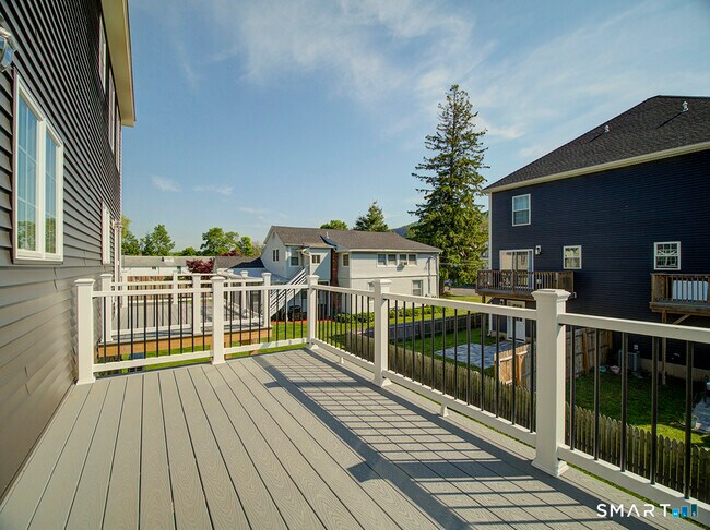 Building Photo - 44 Mettler St