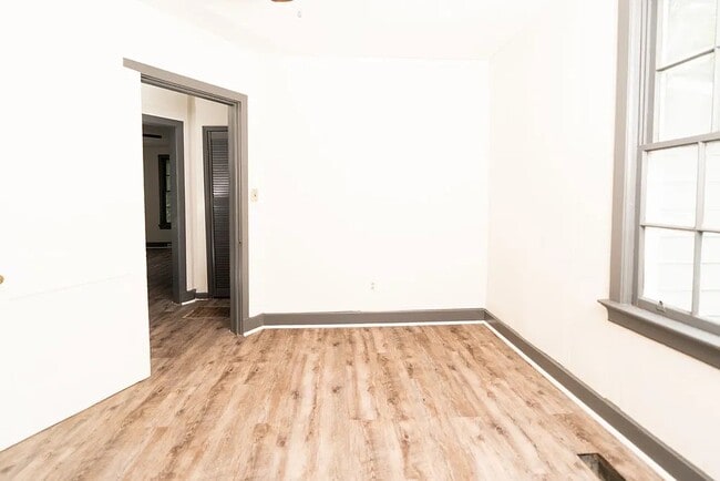 Building Photo - 1405 Hunt Ave