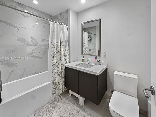 Building Photo - 851 NE 1st Ave