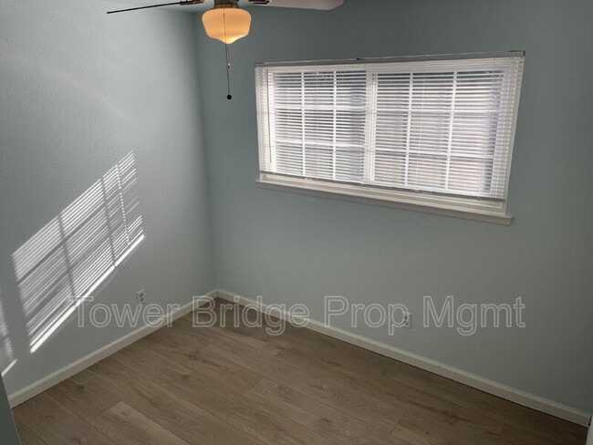 Building Photo - 8724 Halverson Dr