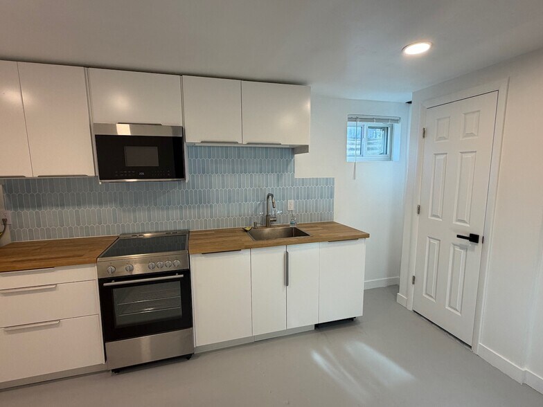 Building Photo - 6391 S Spotswood Cir