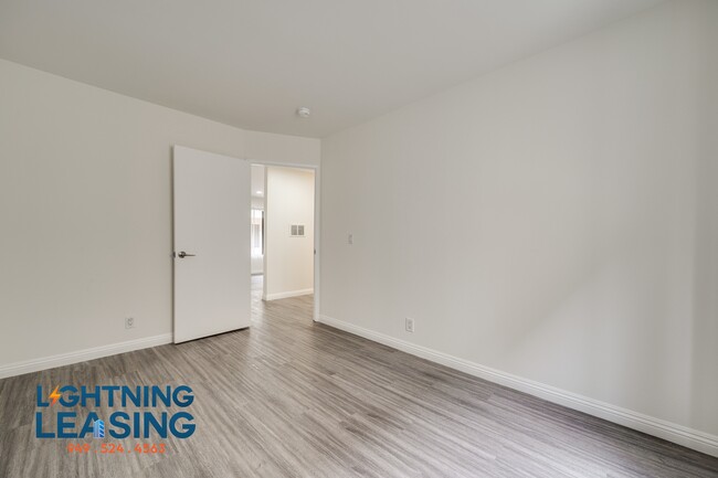 Building Photo - 5121-5125 Klump Ave