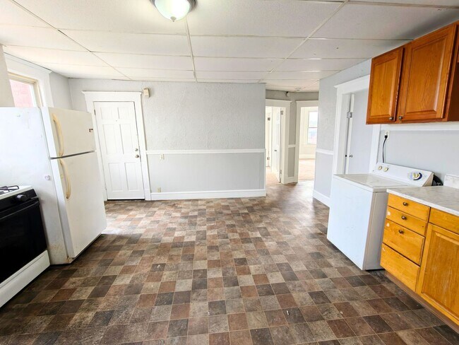 Building Photo - 21 Dale St