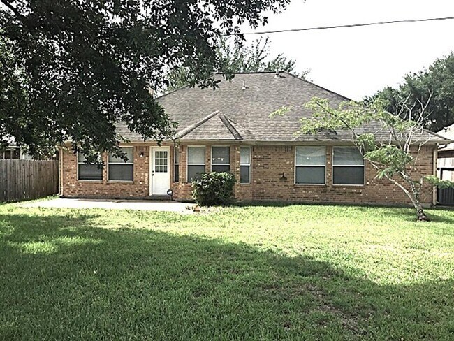 Building Photo - 21630 Wildcroft Dr