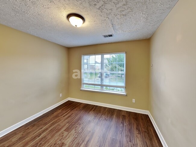 Building Photo - 3404 Bent Wood Cv