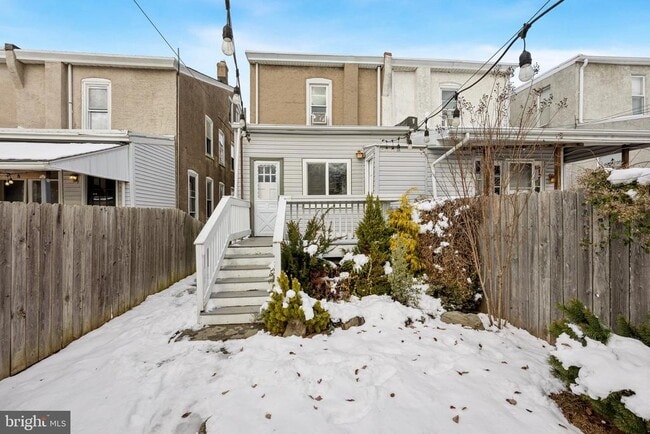 Building Photo - 437 Roxborough Ave