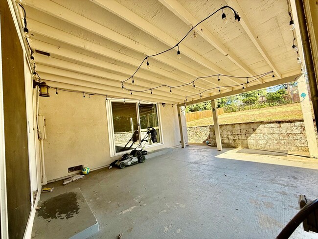 Building Photo - Great home available NOW