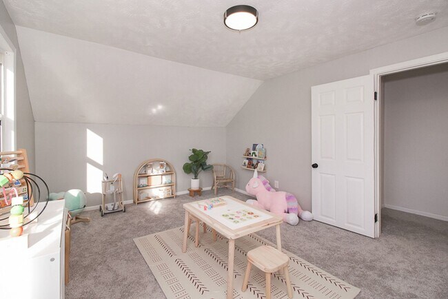 Building Photo - 3 bedroom 3 bathroom Single Family Home