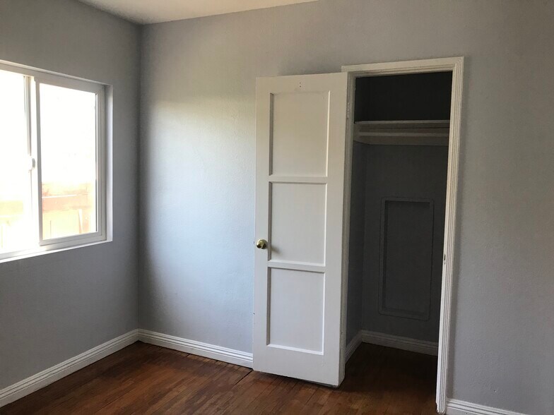 2nd bedroom with closet space - 8432 Norwood Plz