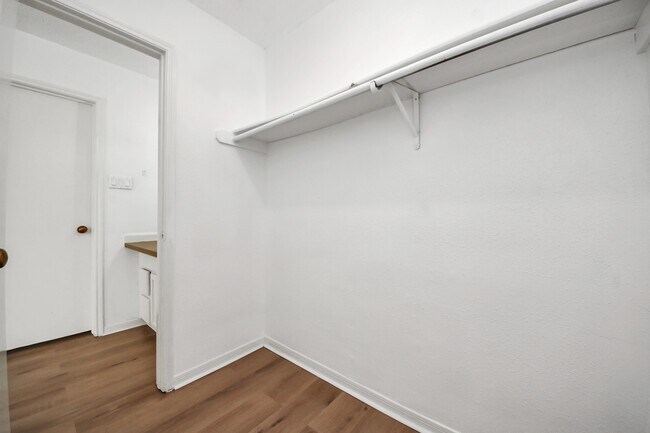 Building Photo - 12500 Brookglade Cir