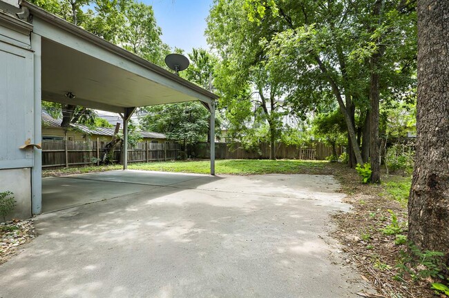 Building Photo - 407 Zennia St