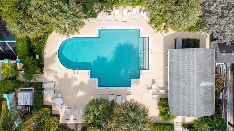 Building Photo - 2683 NE 15th St