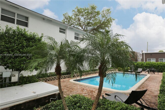 Building Photo - 1212 SE 2nd Ct