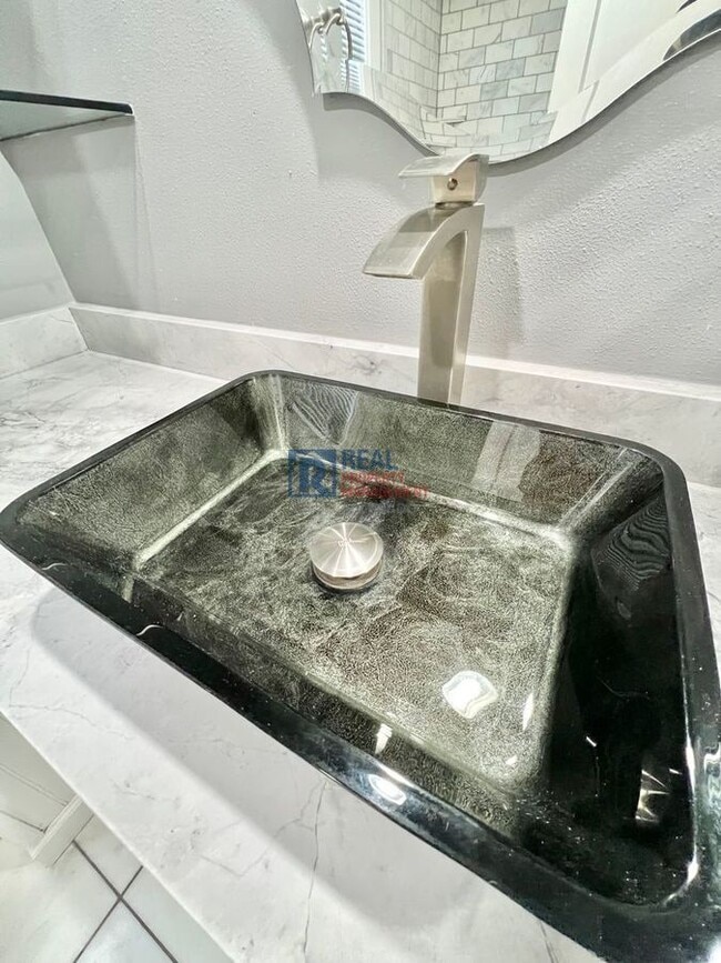 Building Photo - 594 S Ogden St