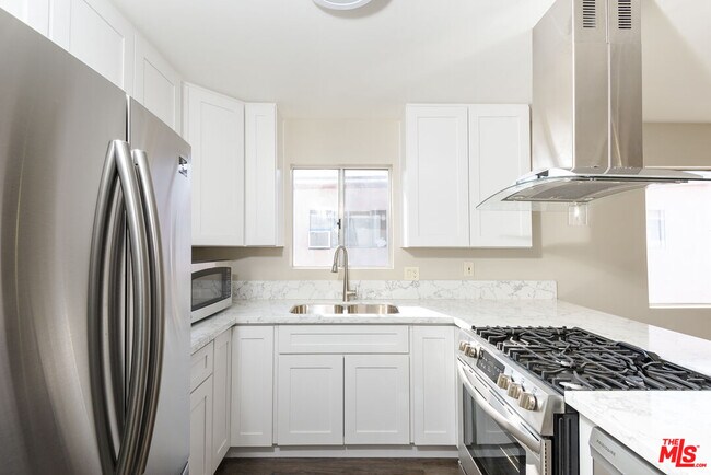 Building Photo - 1522 N Harvard Blvd