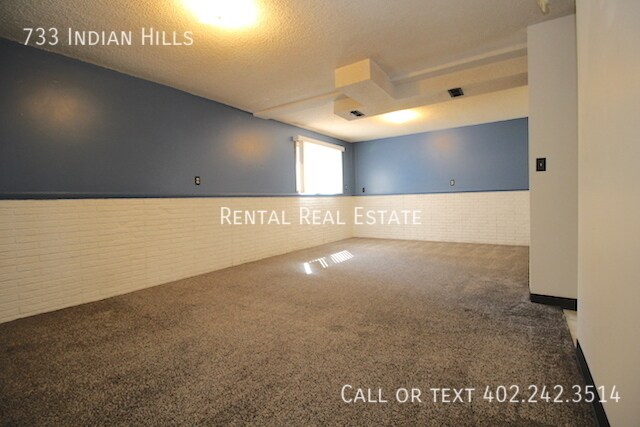 Building Photo - 733 Indian Hills Dr