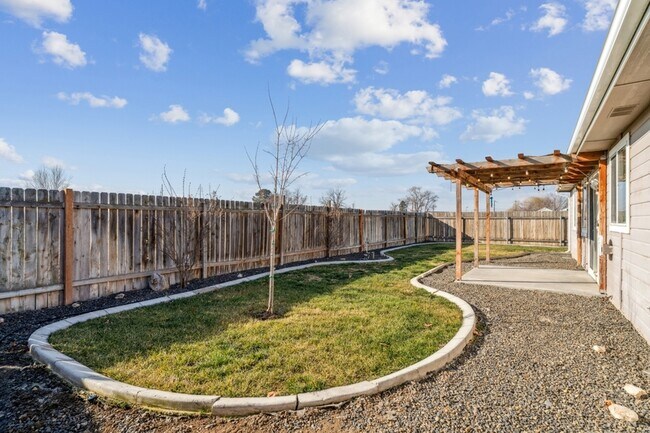 Building Photo - 7557 Arlington Dr