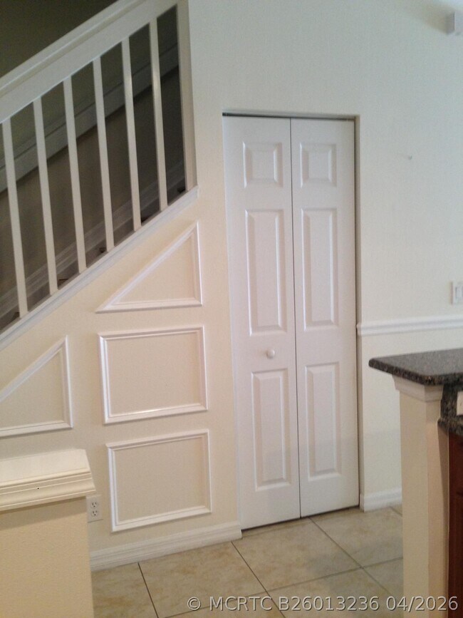 Building Photo - 9680 Lago Dr