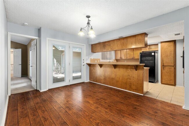 Building Photo - 8506 Mesa Dr