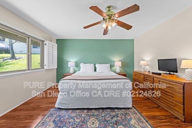 Building Photo - 12576 Oaks N Dr