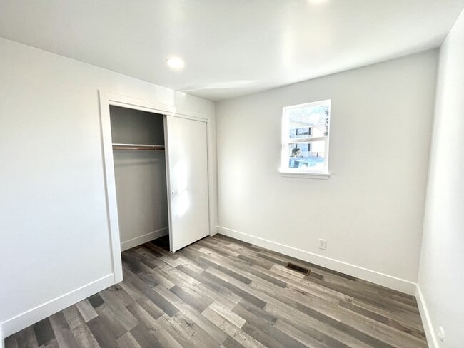 Building Photo - 26 W Girard Ave