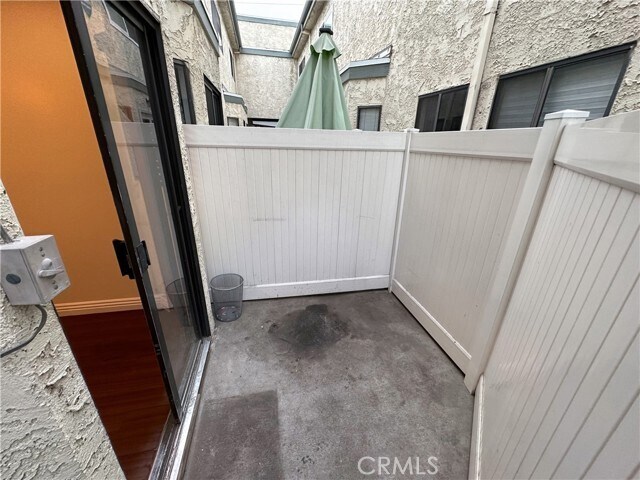 Building Photo - 22865 Del Valle St