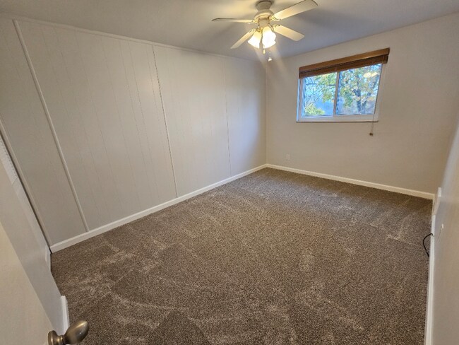 Building Photo - 1606 Greentree Rd